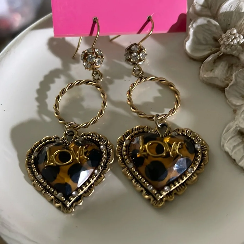 Betsey Johnson heart earrings - Picture 2 of 4
